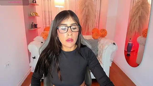 Natalia Leon8 online show from 10/13/25, 04:25