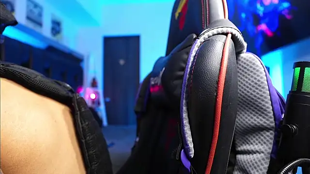 logan hugh8 online show from 02/26/26, 02:44