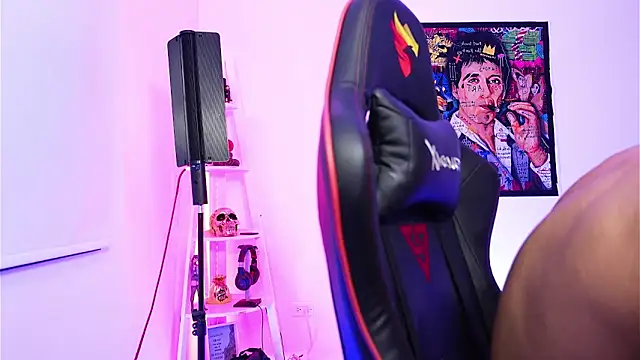 logan hugh8 online show from 12/21/25, 06:15