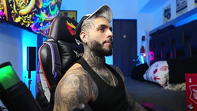 logan hugh8 online show from 02/08/26, 07:17