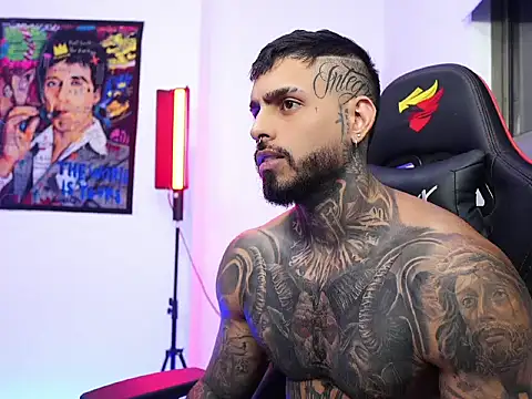 logan hugh8 online show from 10/28/25, 02:01