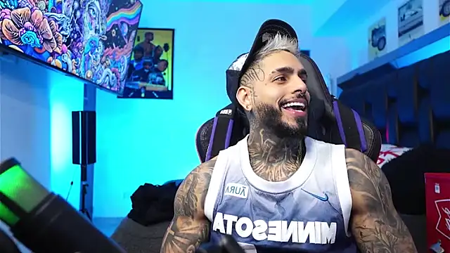 logan hugh8 online show from 02/15/26, 08:41