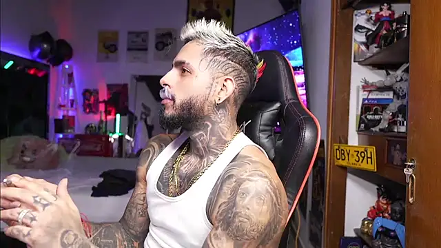 logan hugh8 online show from 03/17/26, 04:15