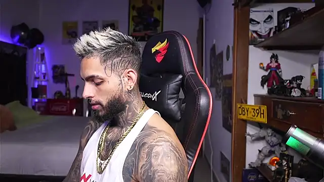 logan hugh8 online show from 04/12/26, 09:18