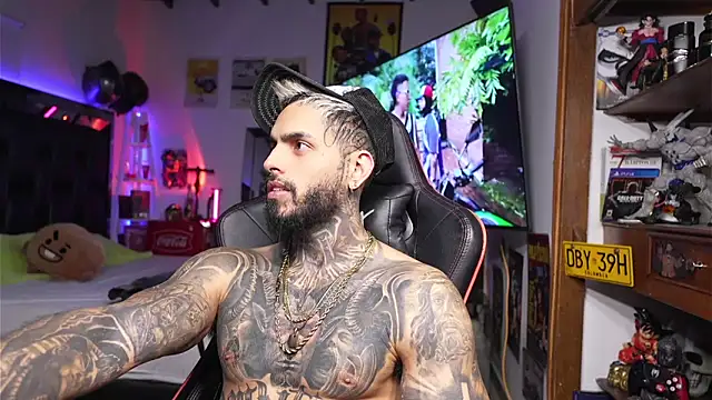 logan hugh8 online show from 03/24/26, 06:46