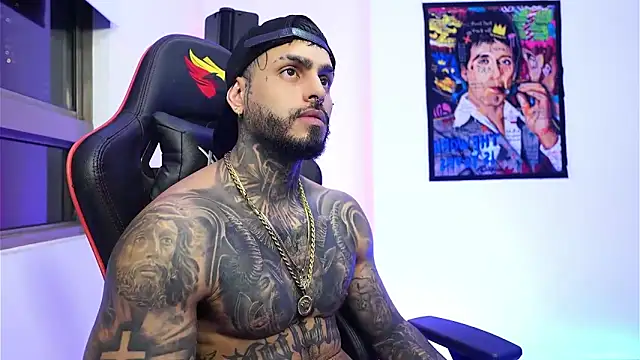 logan hugh8 online show from 12/14/25, 03:35