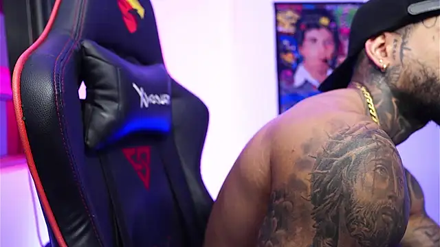 logan hugh8 online show from 12/16/25, 01:10