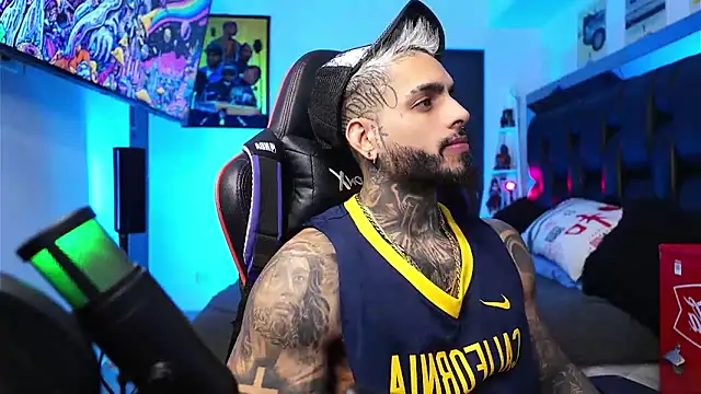 logan hugh8 online show from 02/17/26, 12:24