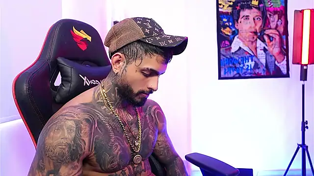 logan hugh8 online show from 11/17/25, 07:29