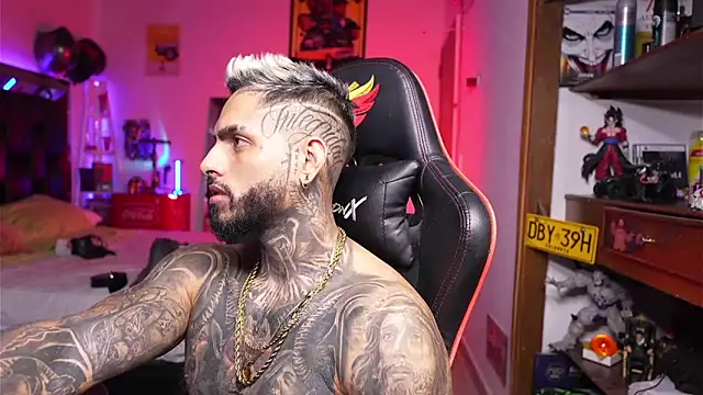 logan hugh8 online show from 03/30/26, 08:43