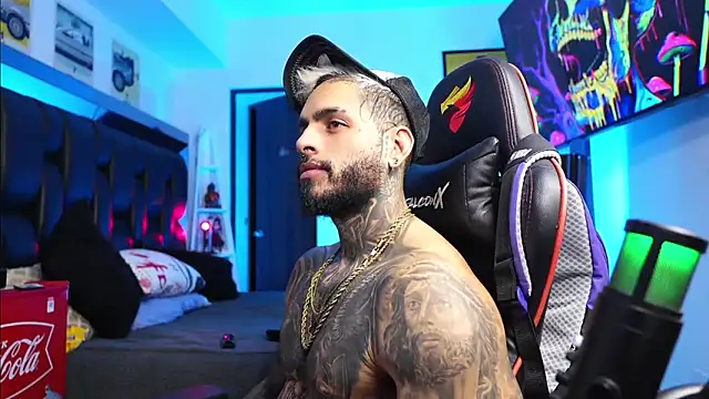 logan hugh8 online show from 03/02/26, 07:15