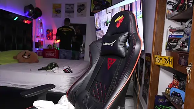 logan hugh8 online show from 03/19/26, 04:23