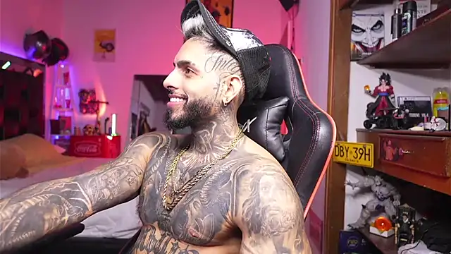 logan hugh8 online show from 03/30/26, 08:38