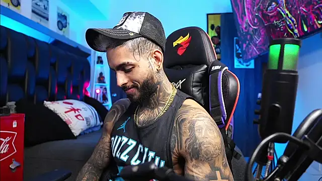 logan hugh8 online show from 02/23/26, 06:03