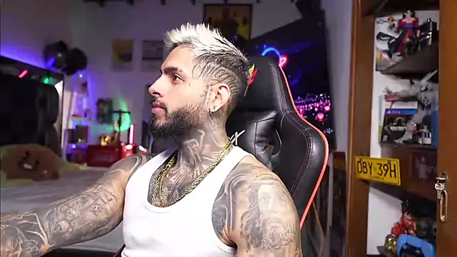 logan hugh8 online show from 03/18/26, 02:58