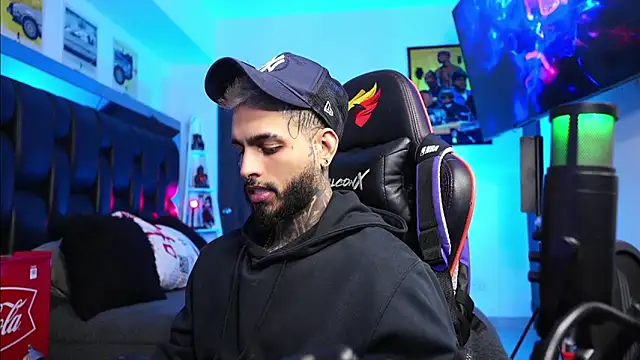 logan hugh8 online show from 02/24/26, 06:14