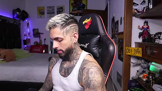 logan hugh8 online show from 04/13/26, 08:02