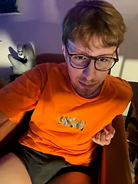 Snapshot of ricdicxs chatting on 11/08/25, 06:06 ricdicxs online show from 11/08/25, 06:06