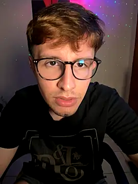 Snapshot of ricdicxs chatting on 10/29/25, 03:49 ricdicxs online show from 10/29/25, 03:49