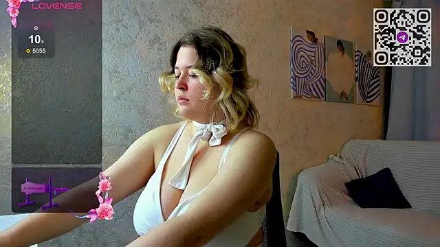 HelenHartt online show from 11/30/25, 01:39