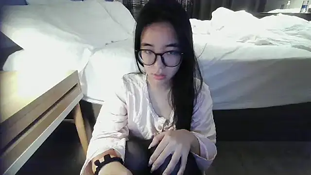 luluya1314 online show from 10/25/25, 08:13