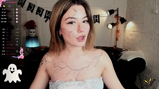 Dark Moni online show from 10/31/25, 08:55