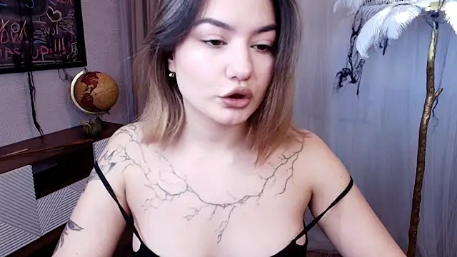 Dark Moni online show from 10/24/25, 02:43