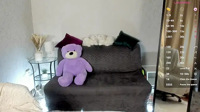 Snapshot of your_charm_ chatting on 09/30/25, 02:17 your charm online show from 09/30/25, 02:17
