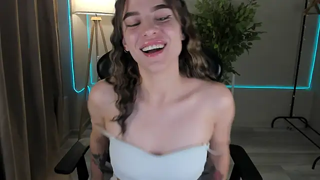 lasly moon online show from 04/11/26, 12:07