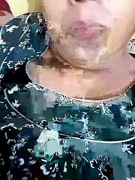 Snapshot of liza-212 chatting on 10/11/25, 05:52 liza-212 online show from 10/11/25, 05:52