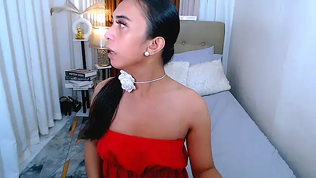 Snapshot of scarlet_smith7 chatting on 12/17/25, 02:11 scarlet smith7 online show from 12/17/25, 02:11