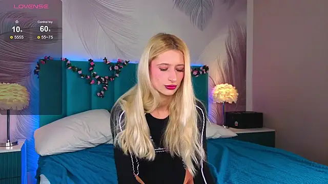 Snapshot of Monica_Leen chatting on 12/17/25, 06:51 Monica Leen online show from 12/17/25, 06:51