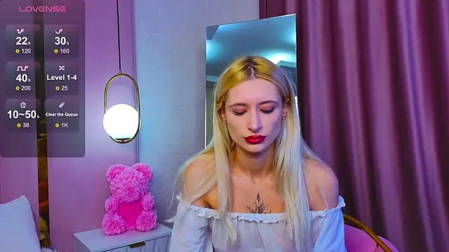 Snapshot of Monica_Leen chatting on 10/23/25, 06:23 Monica Leen online show from 10/23/25, 06:23