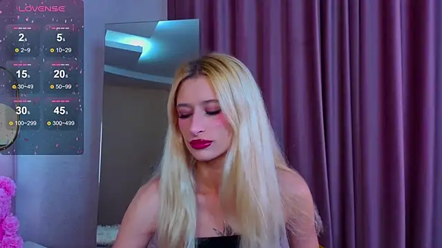 Snapshot of Monica_Leen chatting on 11/13/25, 06:17 Monica Leen online show from 11/13/25, 06:17