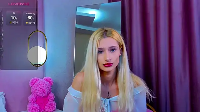 Snapshot of Monica_Leen chatting on 10/27/25, 06:36 Monica Leen online show from 10/27/25, 06:36