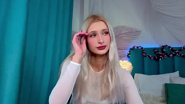 Snapshot of Monica_Leen chatting on 11/22/25, 06:34 Monica Leen online show from 11/22/25, 06:34