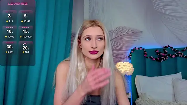 Snapshot of Monica_Leen chatting on 11/23/25, 06:23 Monica Leen online show from 11/23/25, 06:23