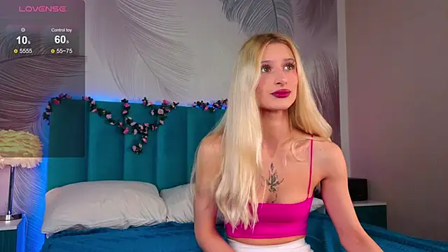 Snapshot of Monica_Leen chatting on 12/16/25, 06:39 Monica Leen online show from 12/16/25, 06:39