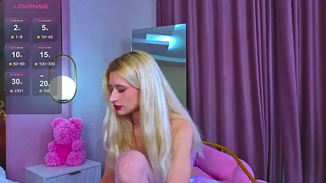 Snapshot of Monica_Leen chatting on 11/07/25, 06:29 Monica Leen online show from 11/07/25, 06:29