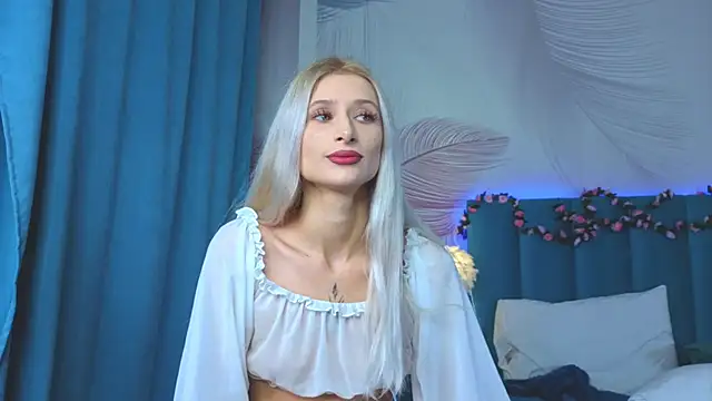 Snapshot of Monica_Leen chatting on 11/21/25, 06:45 Monica Leen online show from 11/21/25, 06:45