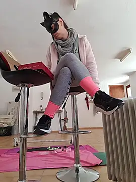 Snapshot of SweetSun69 chatting on 04/05/26, 12:56 SweetSun69 online show from 04/05/26, 12:56