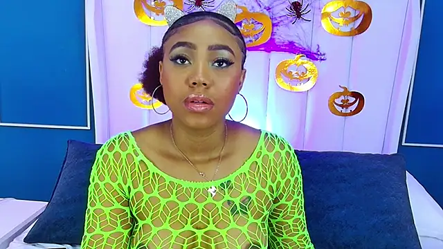 AngelaRoberts online show from 10/26/25, 04:35