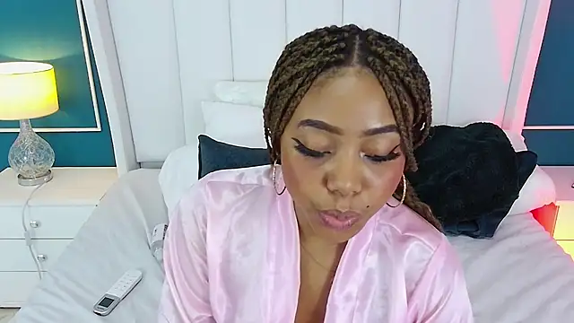 Snapshot of AngelaRoberts chatting on 09/13/25, 03:56 AngelaRoberts online show from 09/13/25, 03:56