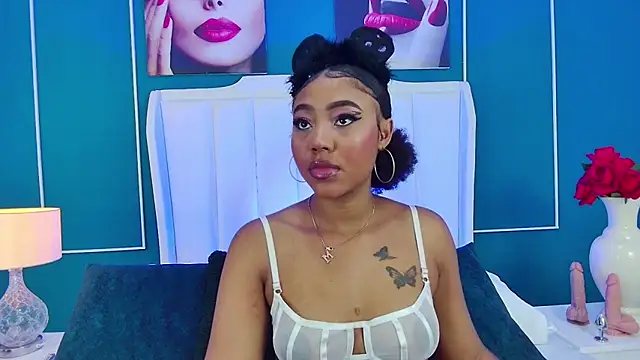 Snapshot of AngelaRoberts chatting on 10/17/25, 04:05 AngelaRoberts online show from 10/17/25, 04:05