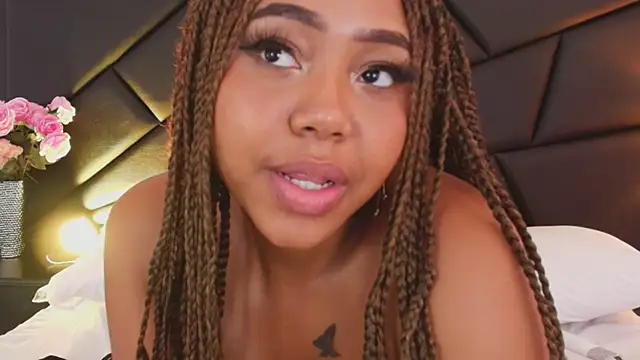 Snapshot of AngelaRoberts chatting on 09/27/25, 04:46 AngelaRoberts online show from 09/27/25, 04:46