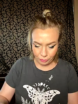 emmasweett11 online show from 12/19/25, 12:40