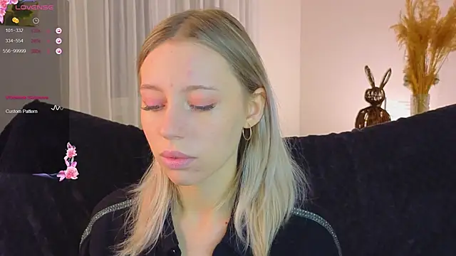 NyxaThorn online show from 11/15/25, 02:43