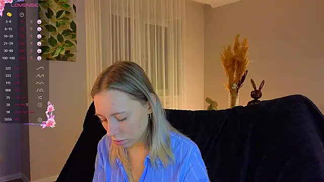 NyxaThorn online show from 11/22/25, 02:38