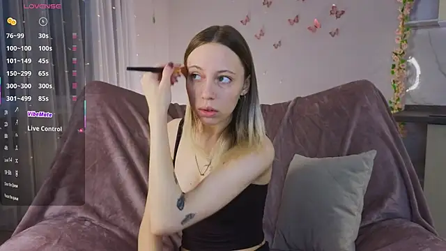 NyxaThorn online show from 04/17/26, 04:10