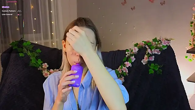 NyxaThorn online show from 01/18/26, 02:42